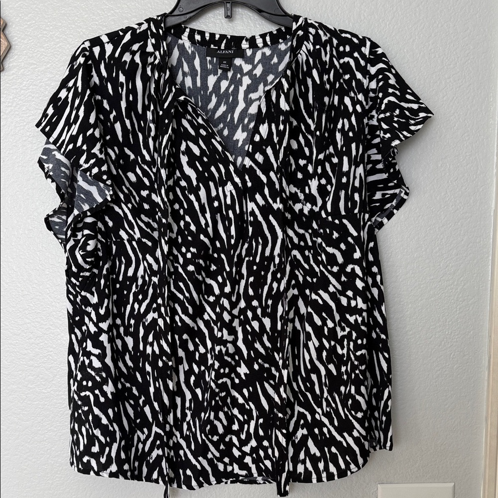 Alfani Black & White Printed V-Neck Flutter Sleeve Blouse